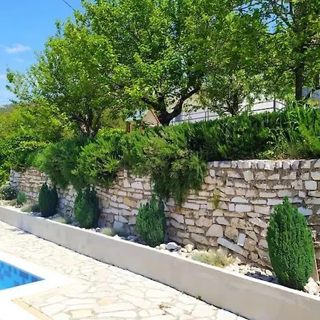 Villa Dairis *
